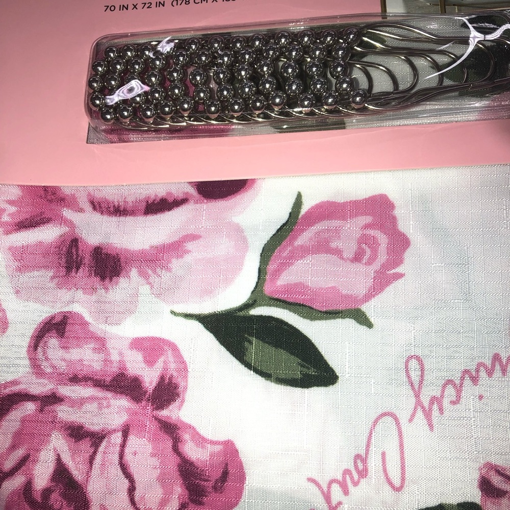 💗 Juicy Couture Shower curtain w/ hooks